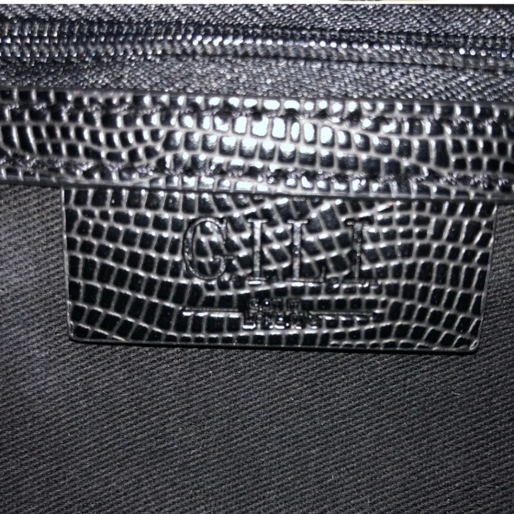 G.I.L.I Leather Camo Crossbody w/ Slim Metallic Wallet - Picture 8 of 12